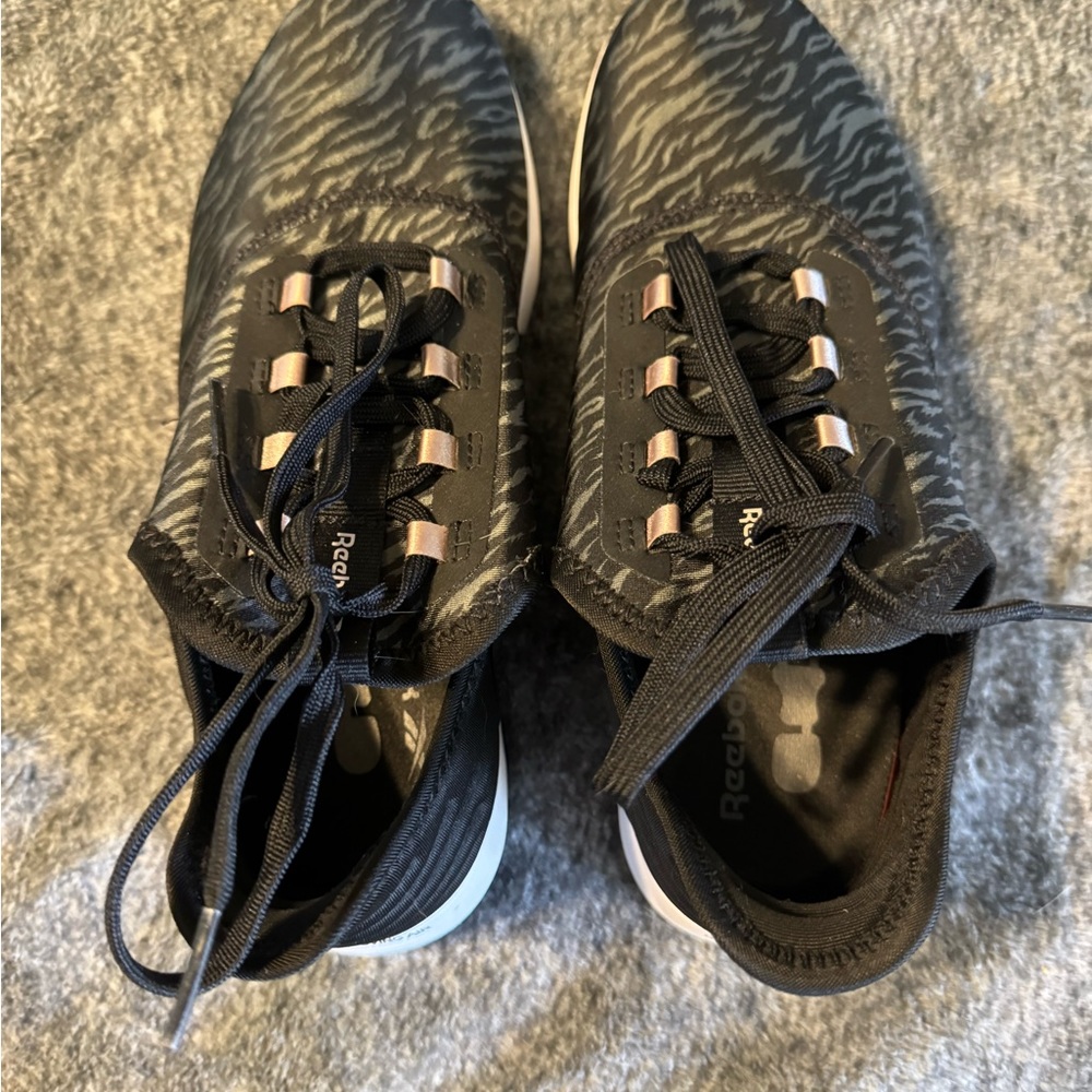 Cute women’s Reeboks pretty new only worn a few times